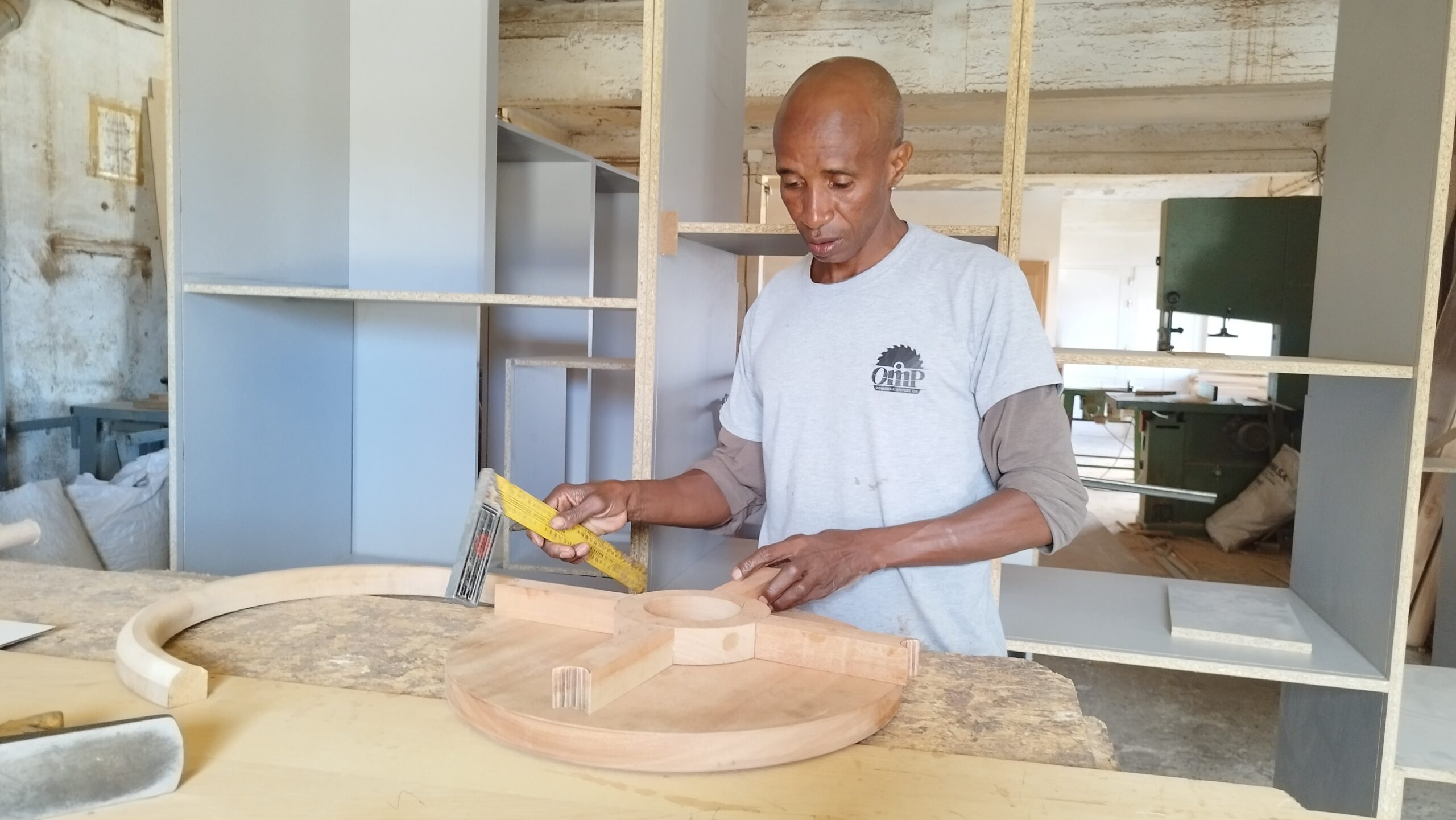 OMP INDUSTRIA E SERVIÇOS LDA MINDELO SAO VICENTE CABO VERDE MADEIRA MOBILIARIO COZINHAS CARPINTARIA MARCENARIA (28)