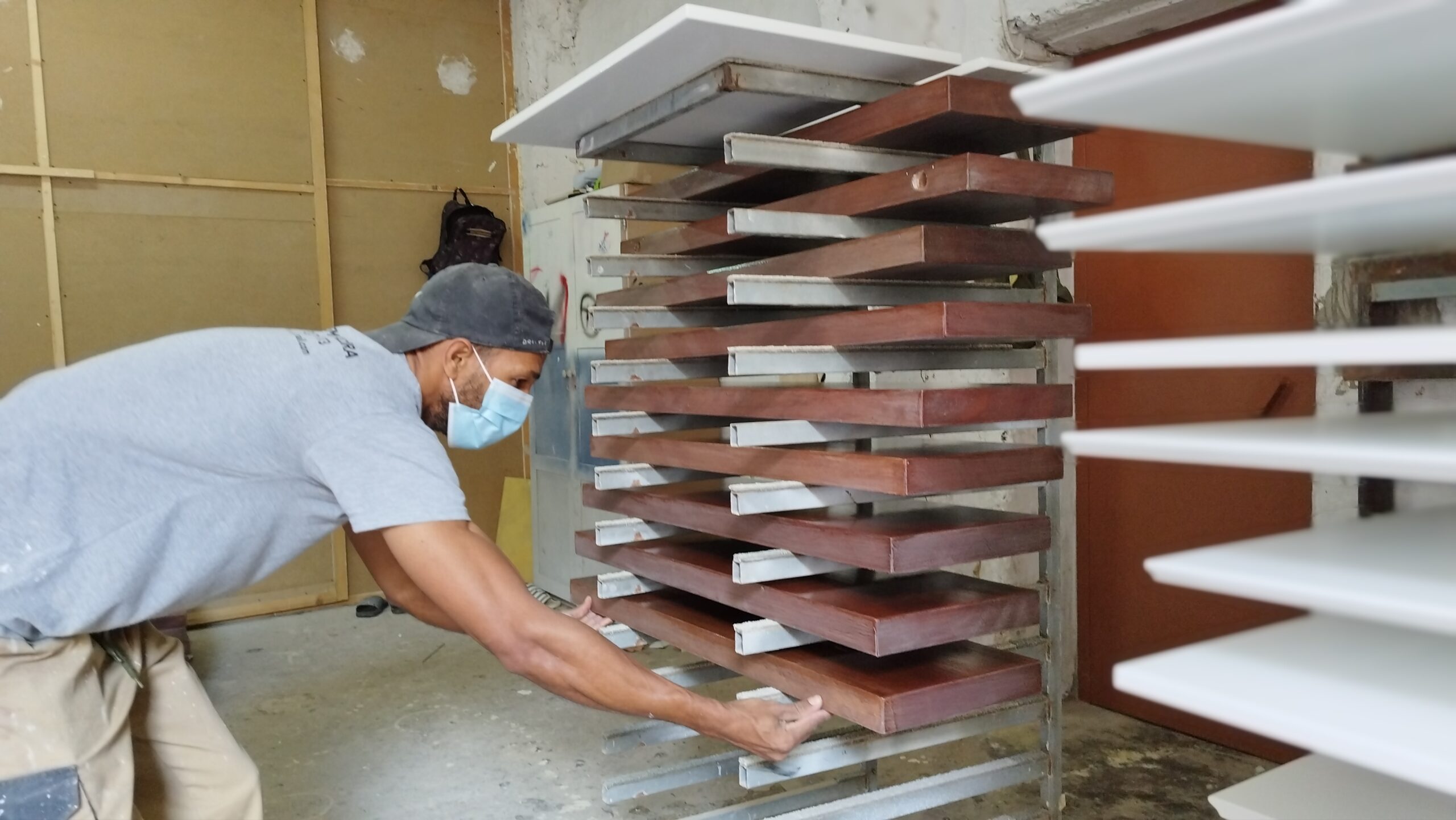 OMP INDUSTRIA E SERVIÇOS LDA MINDELO SAO VICENTE CABO VERDE MADEIRA MOBILIARIO COZINHAS CARPINTARIA MARCENARIA (3)