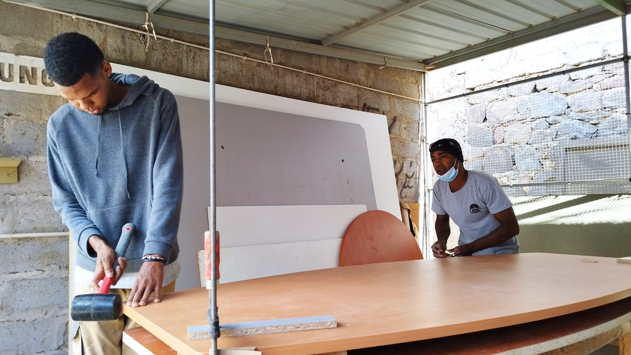 OMP INDUSTRIA E SERVIÇOS LDA MINDELO SAO VICENTE CABO VERDE MADEIRA MOBILIARIO COZINHAS CARPINTARIA MARCENARIA (42)