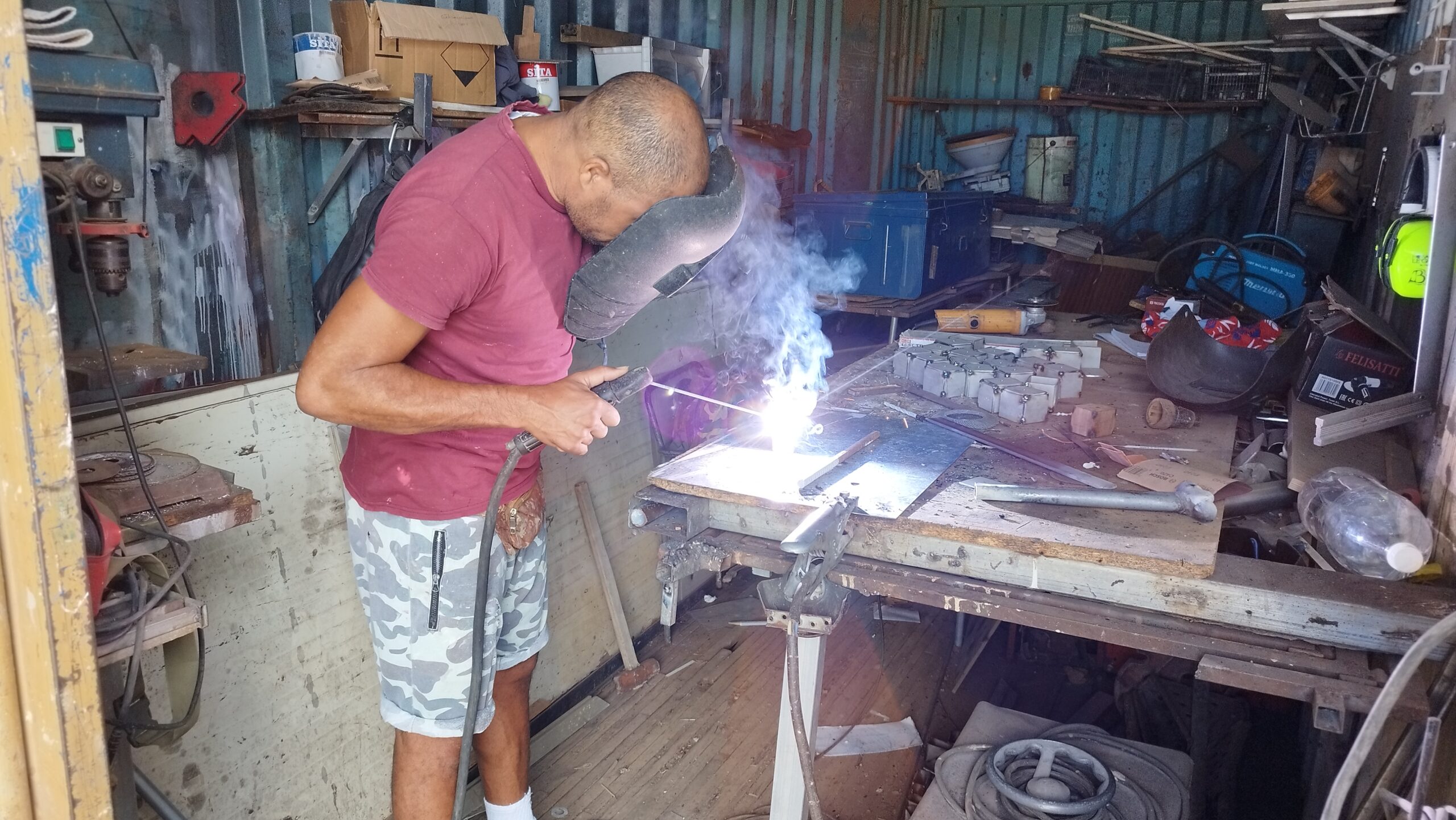 OMP INDUSTRIA E SERVIÇOS LDA MINDELO SAO VICENTE CABO VERDE MADEIRA MOBILIARIO COZINHAS CARPINTARIA MARCENARIA (49)