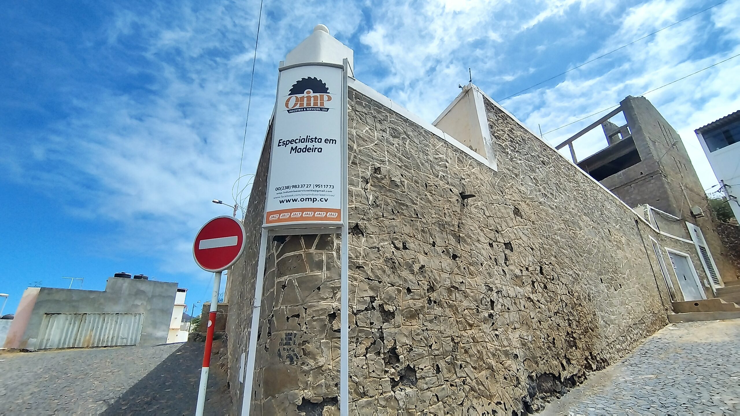 OMP INDUSTRIA E SERVIÇOS LDA MINDELO SAO VICENTE CABO VERDE MADEIRA MOBILIARIO COZINHAS CARPINTARIA MARCENARIA (55)