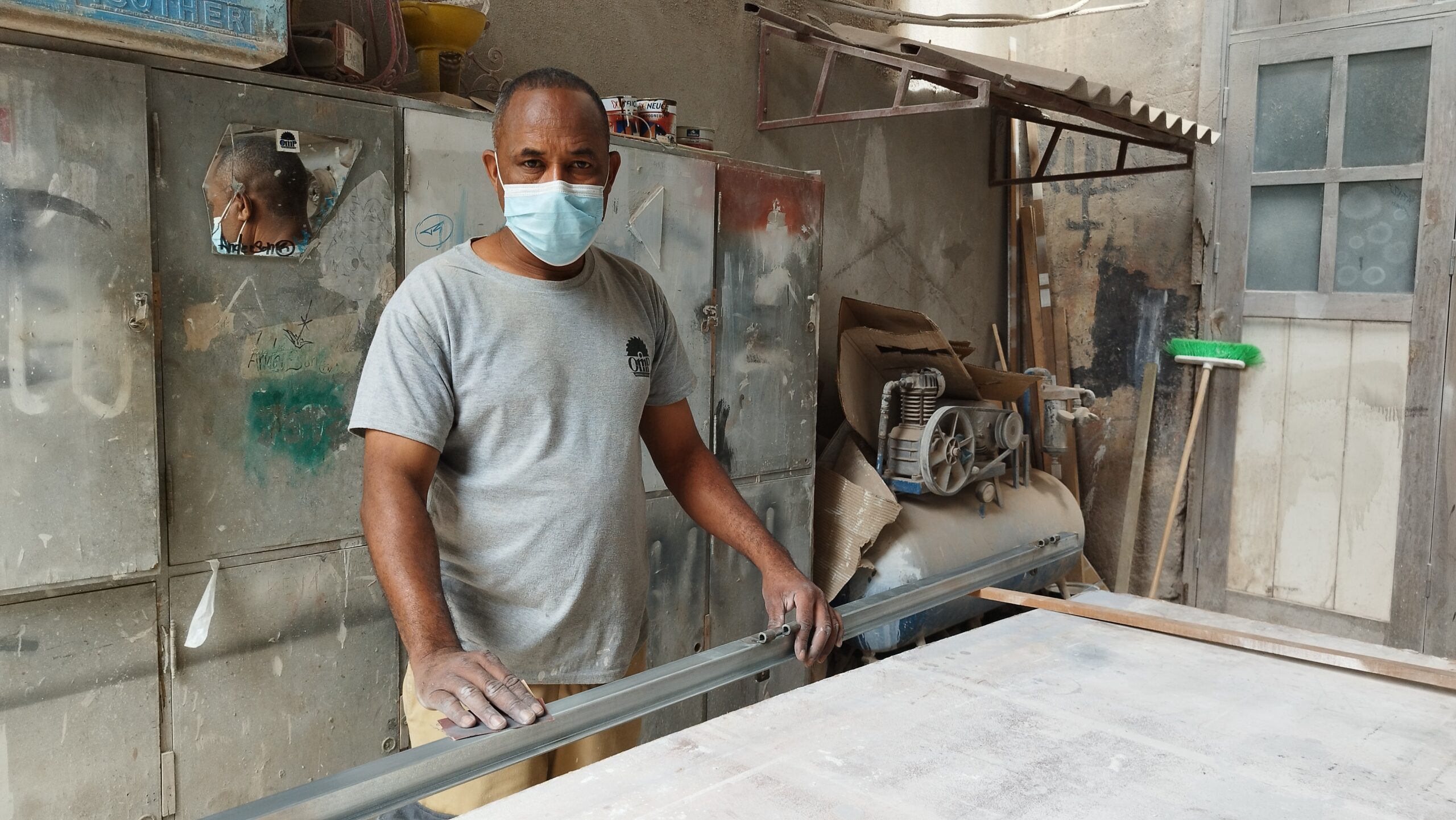 OMP INDUSTRIA E SERVIÇOS LDA MINDELO SAO VICENTE CABO VERDE MADEIRA MOBILIARIO COZINHAS CARPINTARIA MARCENARIA (58)