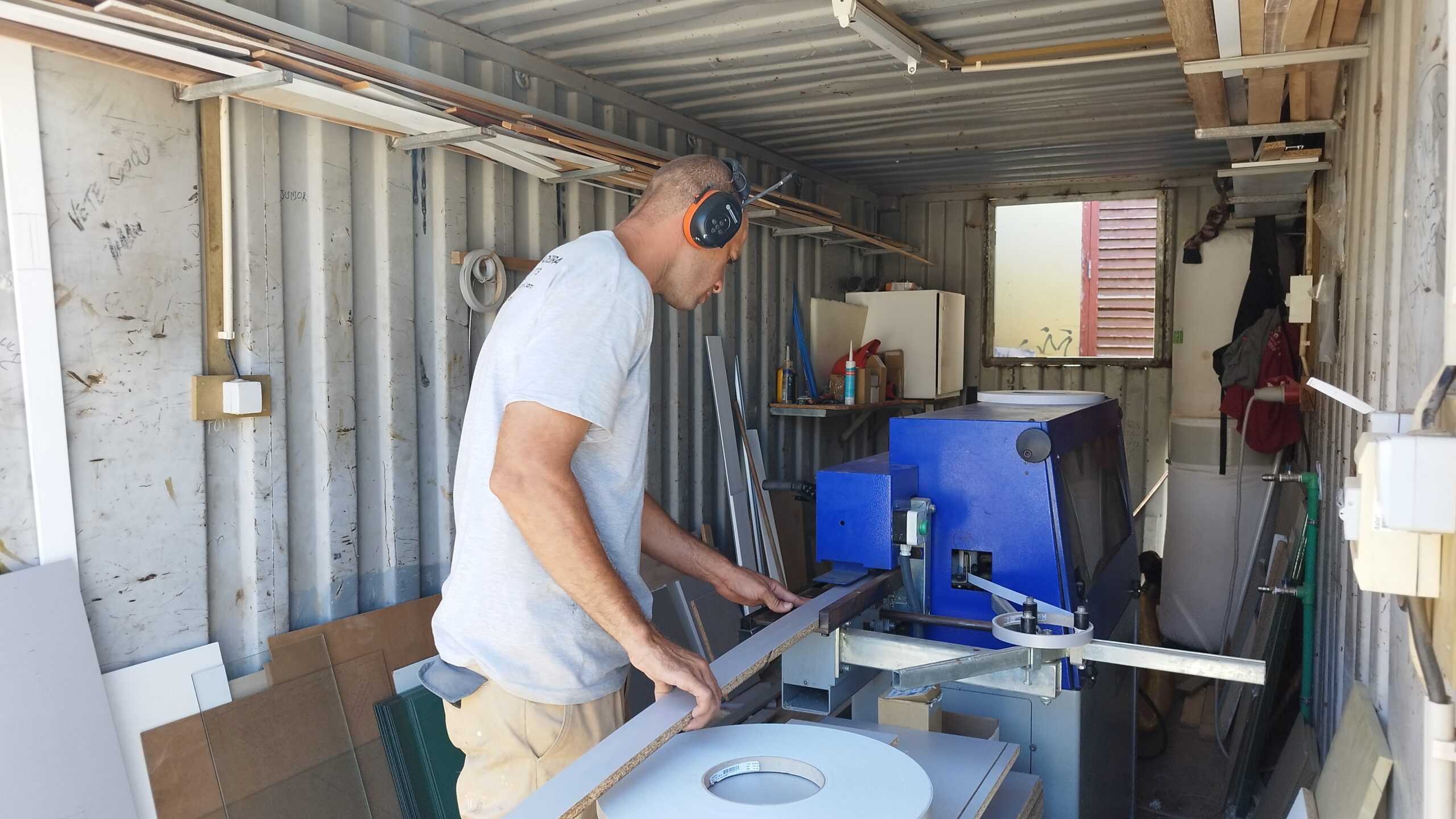 OMP INDUSTRIA E SERVIÇOS LDA MINDELO SAO VICENTE CABO VERDE MADEIRA MOBILIARIO COZINHAS CARPINTARIA MARCENARIA (72)