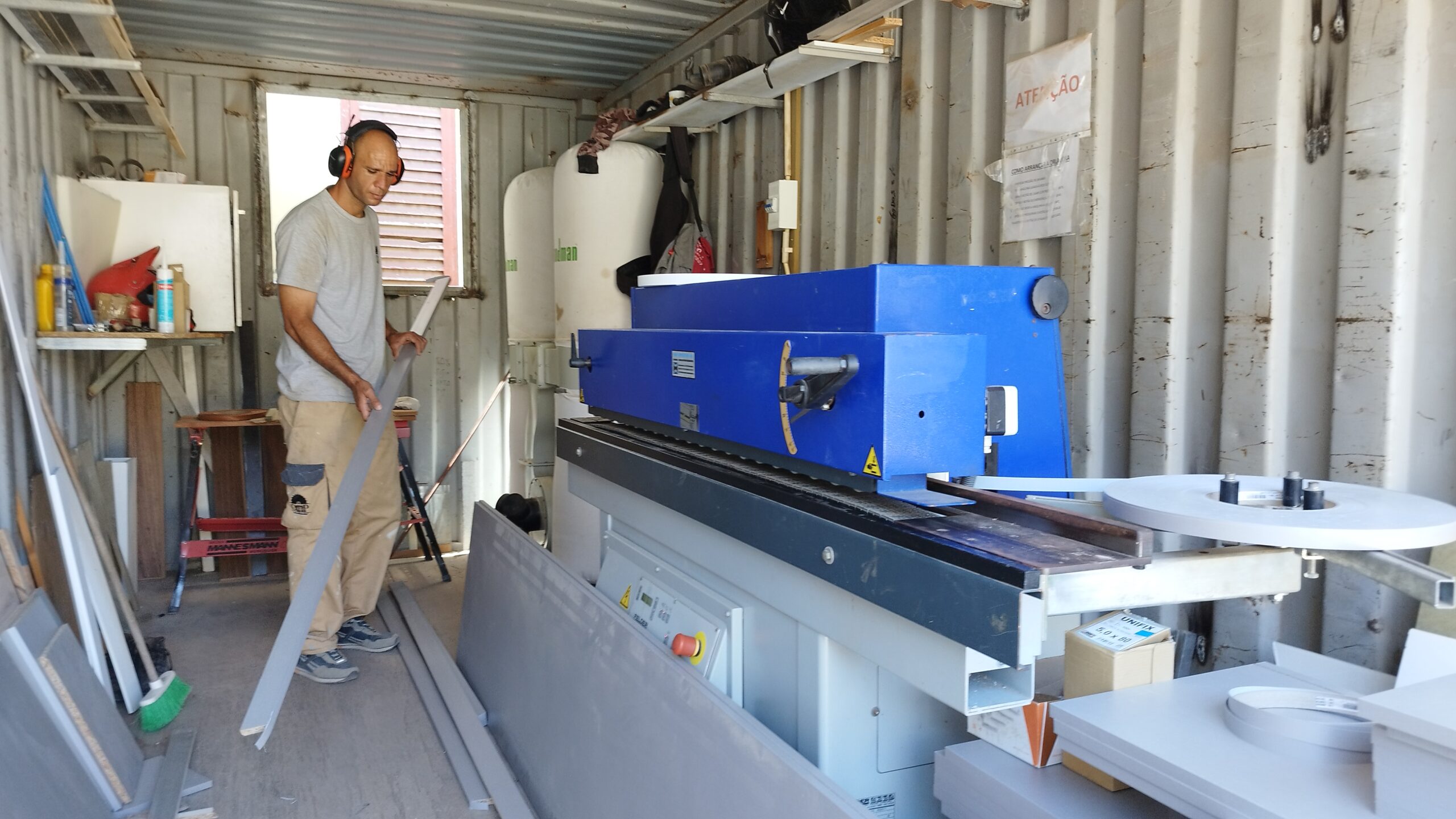 OMP INDUSTRIA E SERVIÇOS LDA MINDELO SAO VICENTE CABO VERDE MADEIRA MOBILIARIO COZINHAS CARPINTARIA MARCENARIA (80)