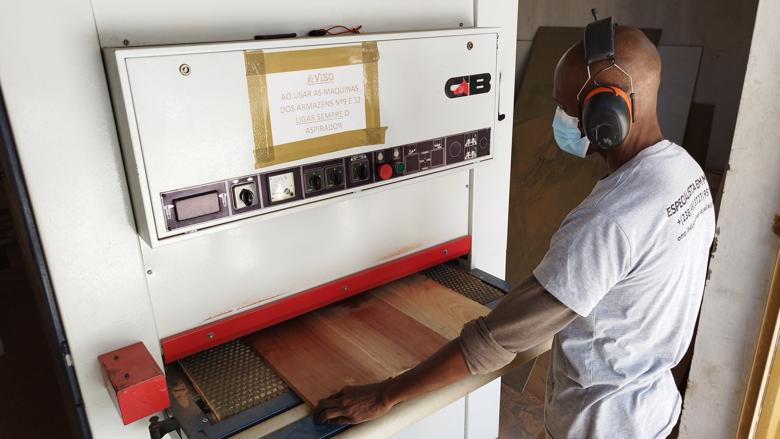 OMP INDUSTRIA E SERVIÇOS LDA MINDELO SAO VICENTE CABO VERDE MADEIRA MOBILIARIO COZINHAS CARPINTARIA MARCENARIA (86)