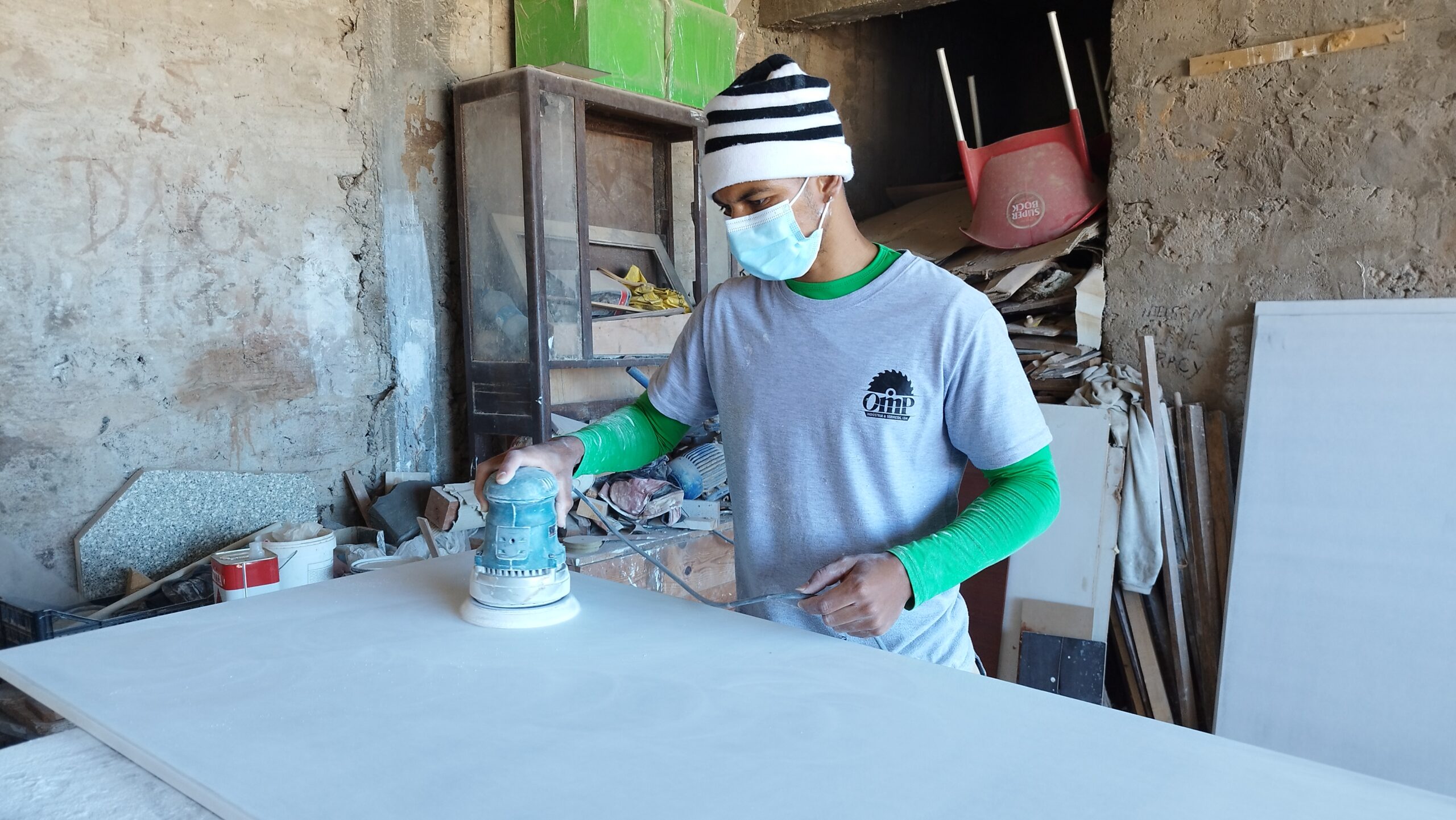 OMP INDUSTRIA E SERVIÇOS LDA MINDELO SAO VICENTE CABO VERDE MADEIRA MOBILIARIO COZINHAS CARPINTARIA MARCENARIA (95)